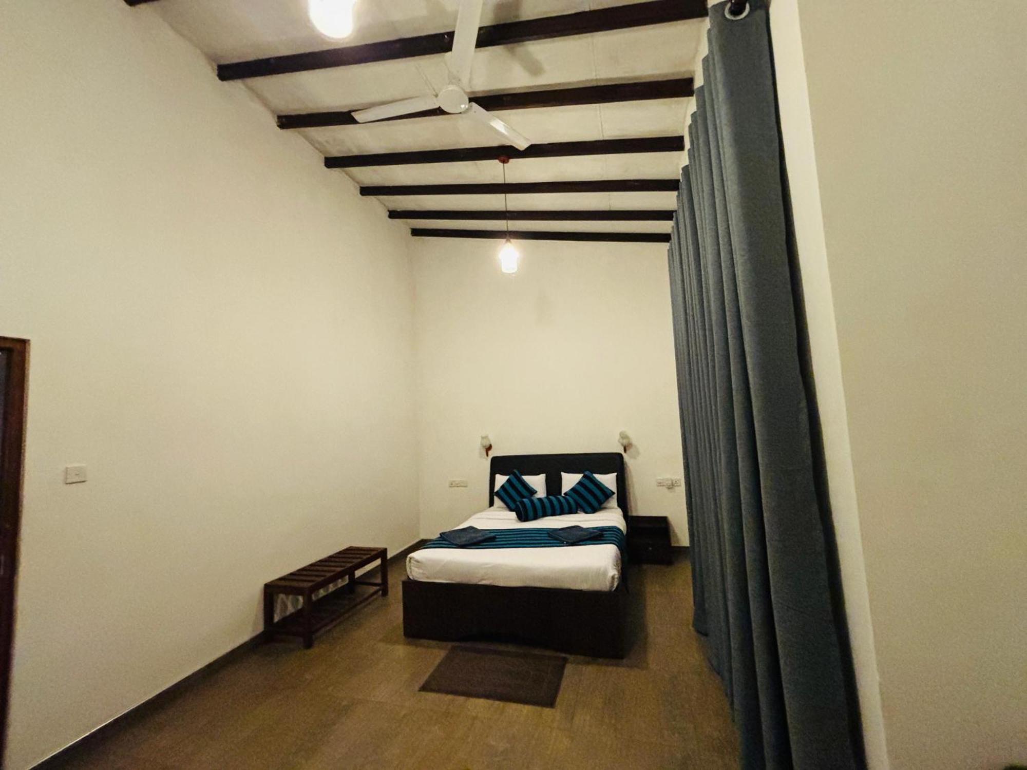 Shadow Inn Ella Room photo